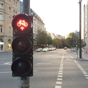 ドイツ自転車専用の信号と道路