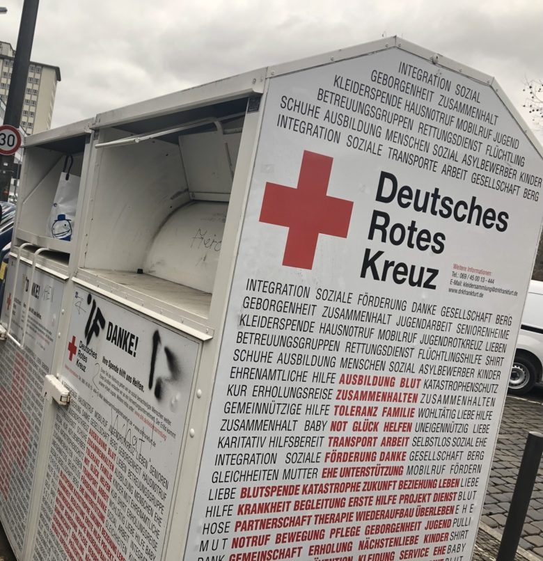 ドイツの赤十字洋服寄付ボックス