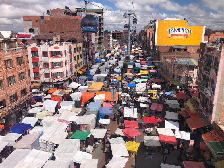 ラパスのテレフェリコから見える市場