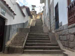 ペルークスコ　サクサイワマン遺跡への道