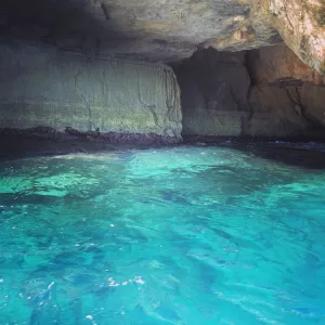 マルタの青の洞窟