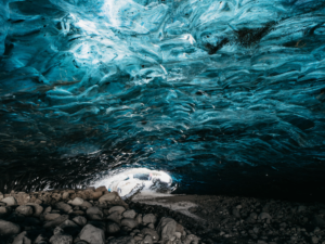 ヴァトナヨークトル氷河 氷の洞窟　スーパーブルー