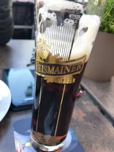 バンベルクの伝統的なビール、ラオヒビーア（燻製ビール）